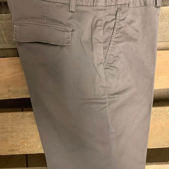 Banana Republic Woman’s Stretch Bermuda Shorts - Picture 7 of 9